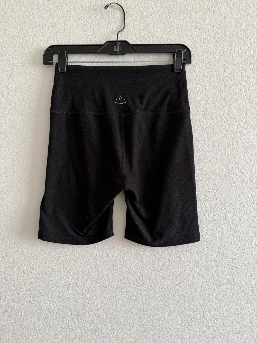 Beyond Yoga Keep Pace High-Rise Biker Shorts Space Dye heathered black Medium - Picture 5 of 5